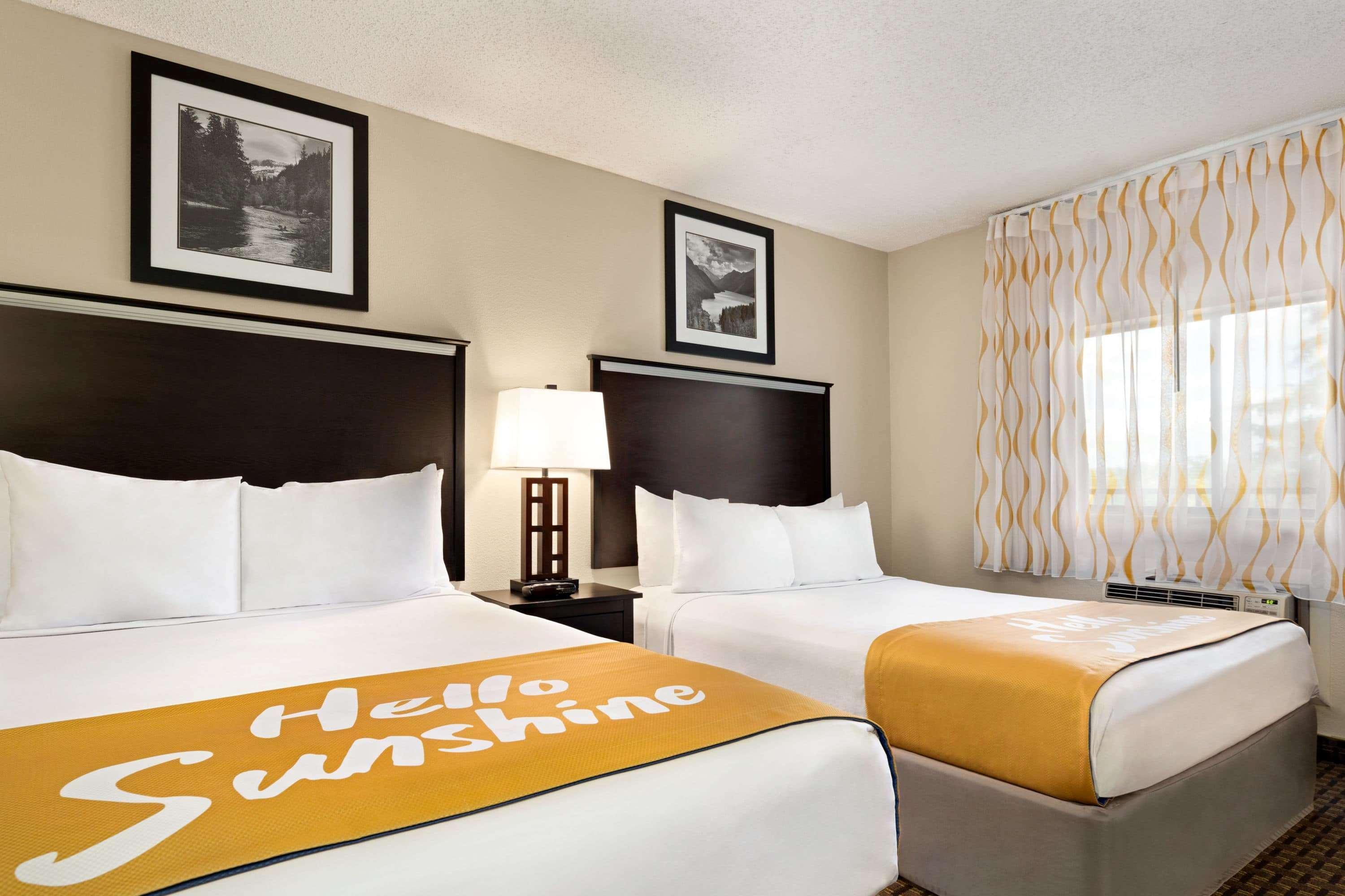 Days Inn By Wyndham Кортес Экстерьер фото