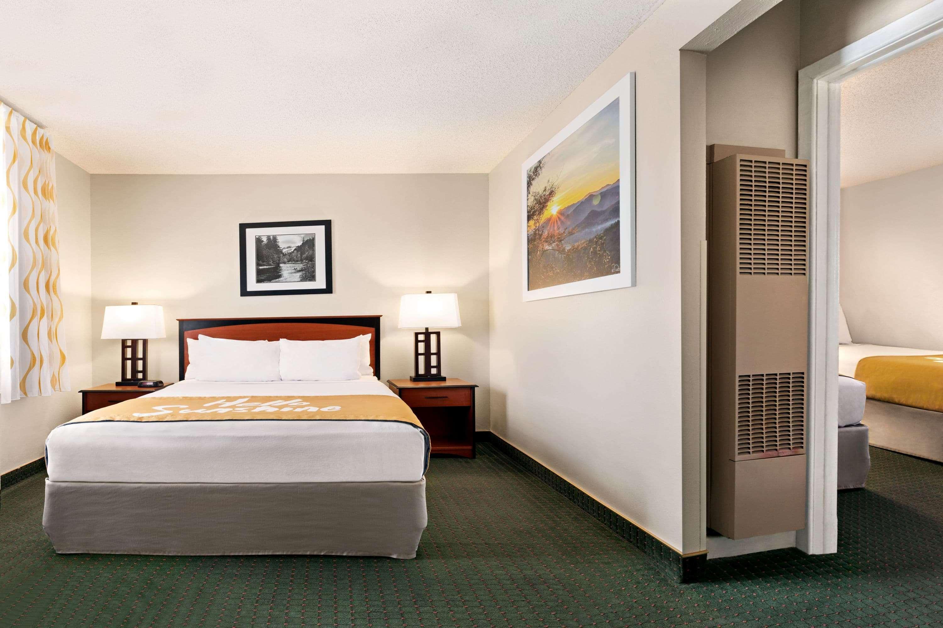 Days Inn By Wyndham Кортес Экстерьер фото