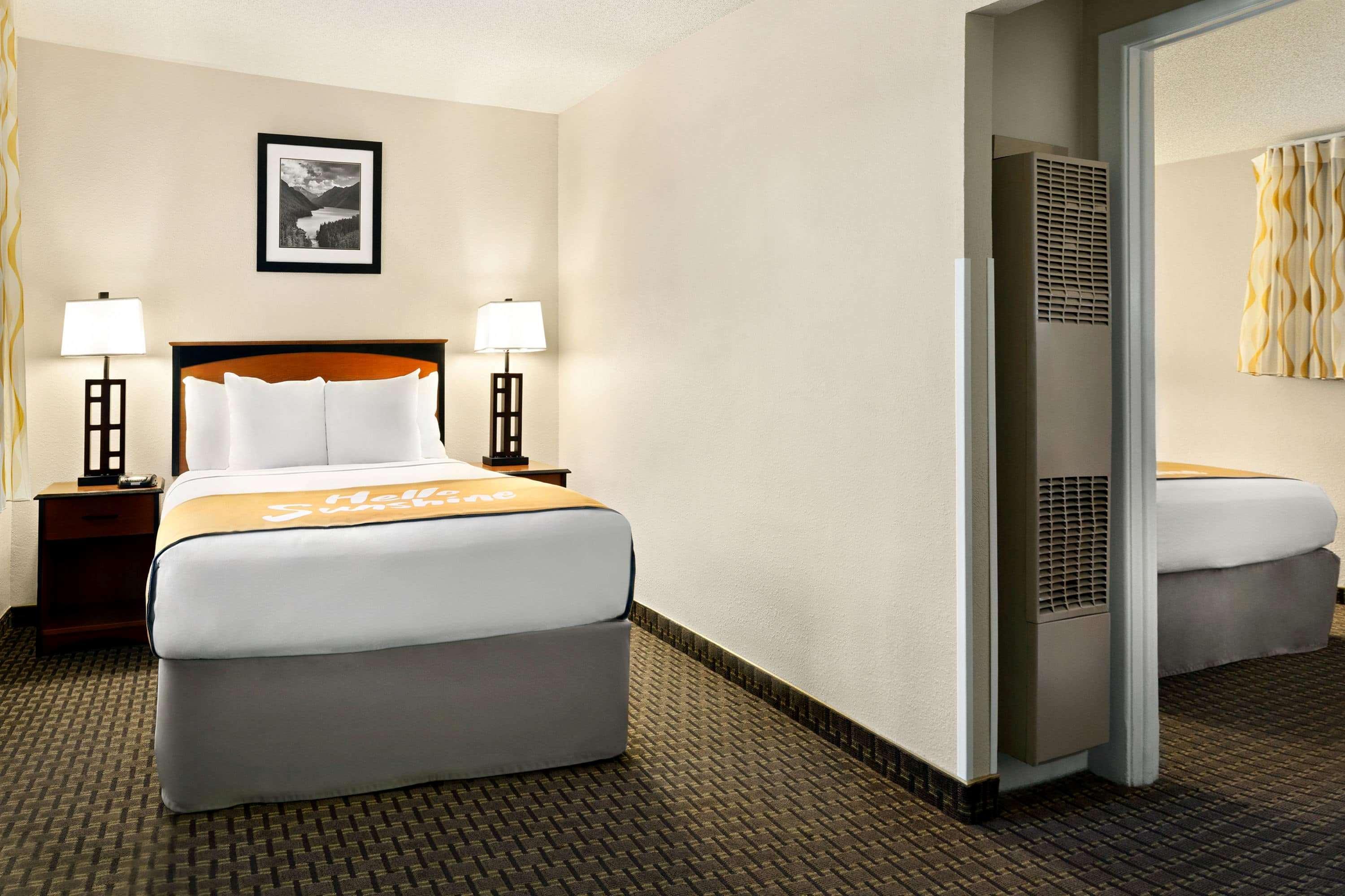 Days Inn By Wyndham Кортес Экстерьер фото