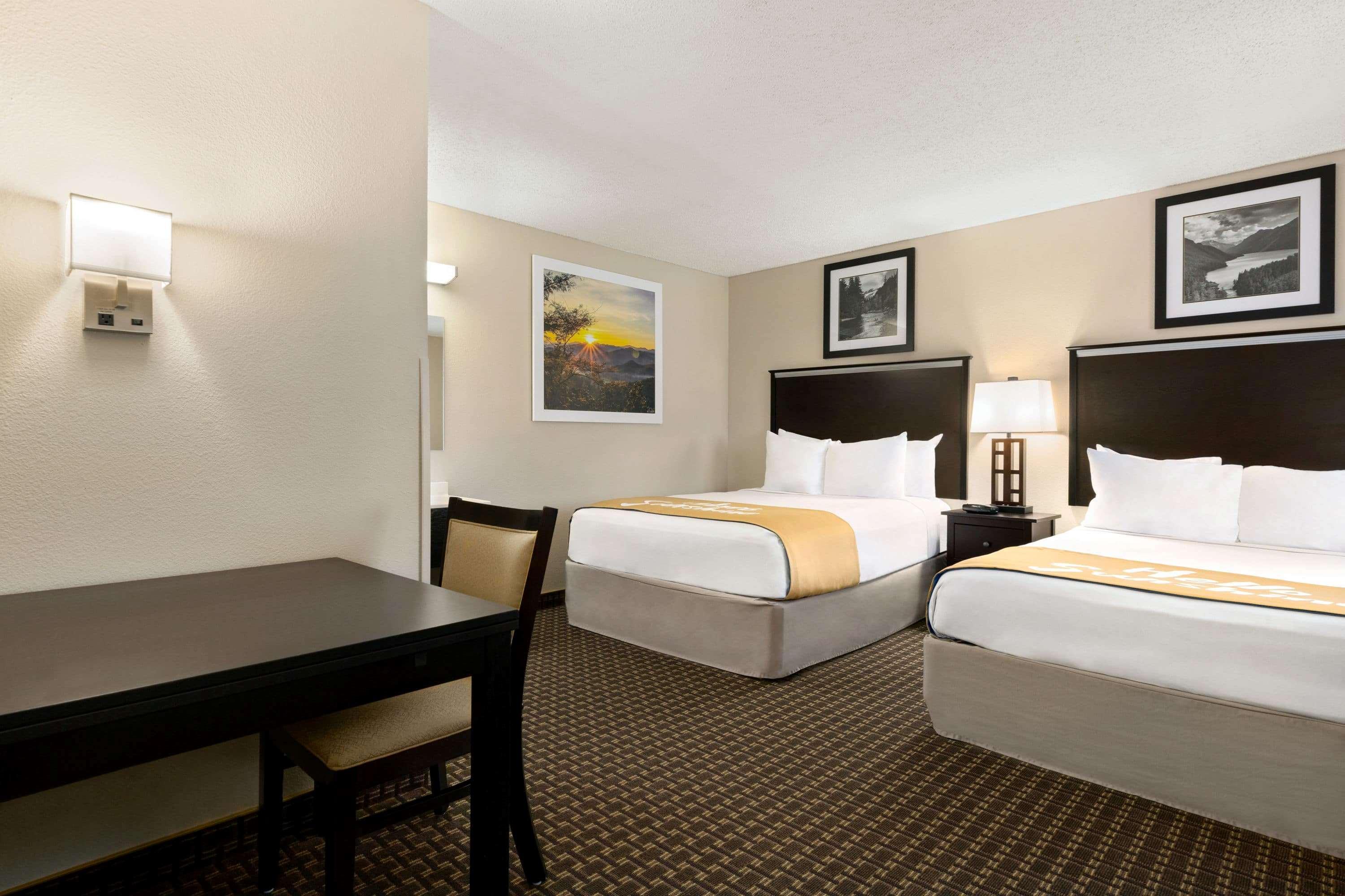 Days Inn By Wyndham Кортес Экстерьер фото