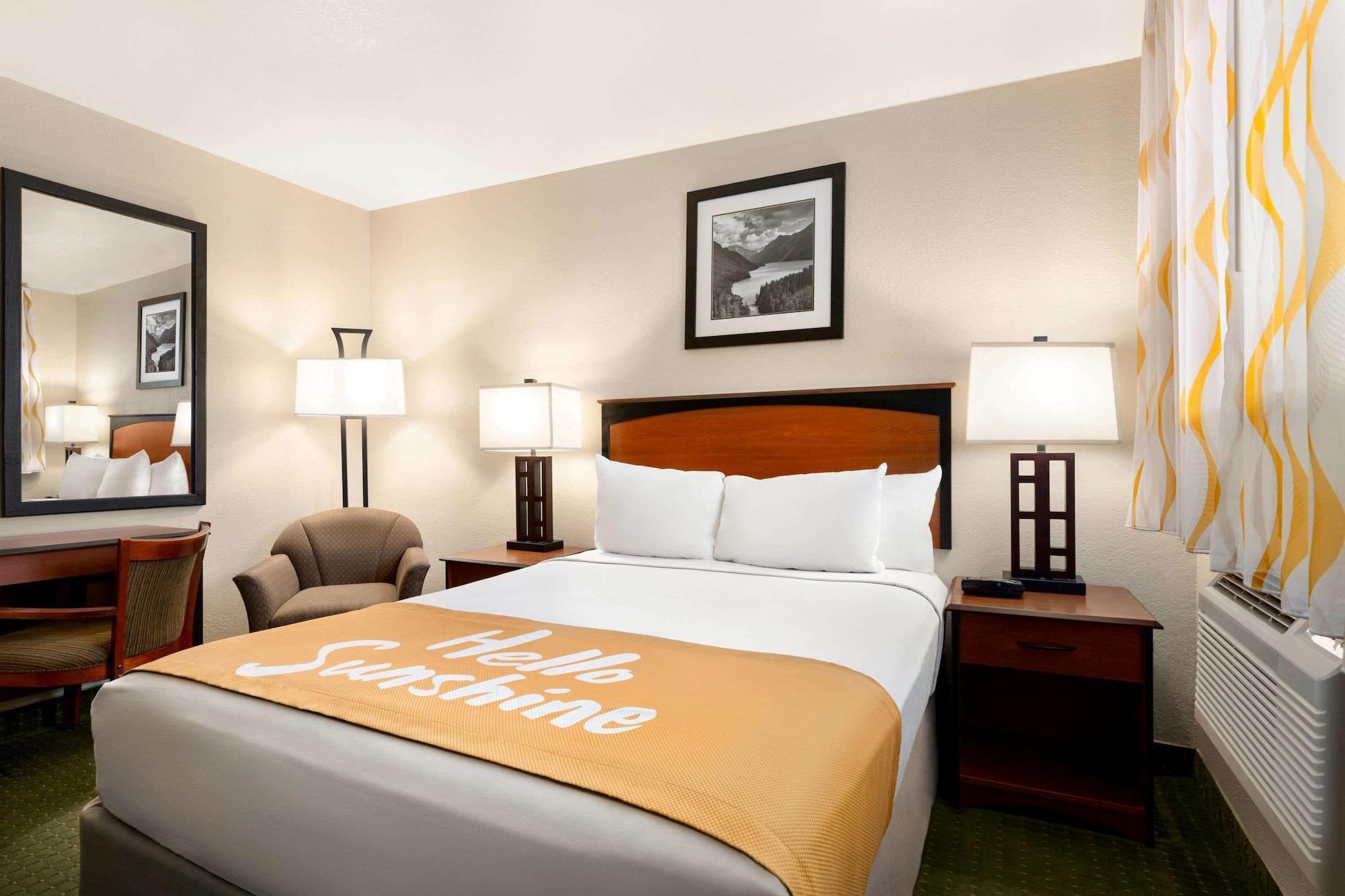 Days Inn By Wyndham Кортес Экстерьер фото